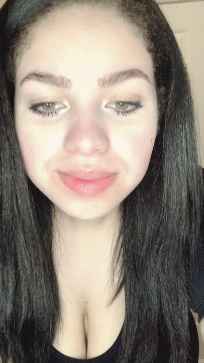 Do you like bouncing tits on a chubby mom? 🙈🥰