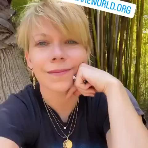blonde celebrity waitress clip