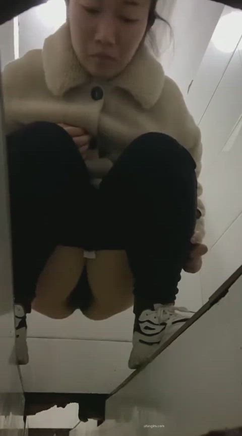 asian babe toilet clip
