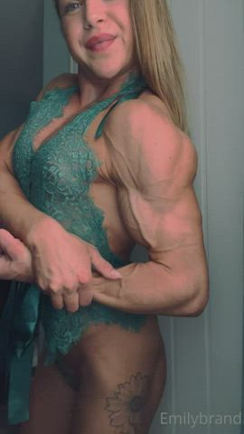 bodybuilder fitness muscular milf clip