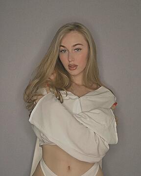 Who like sexy and sensitive girls?????