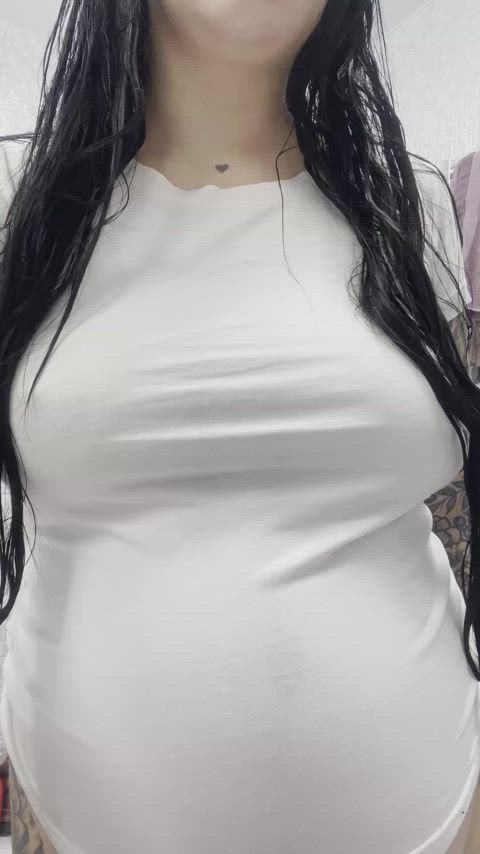 19 years old big tits brunette milf onlyfans pregnant solo thick tits wife clip