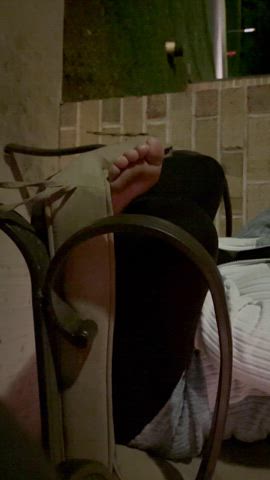 GF mom candid soles