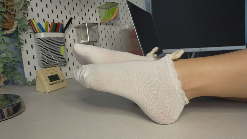 Feet Soles Toes clip
