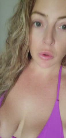 bikini milf tits clip