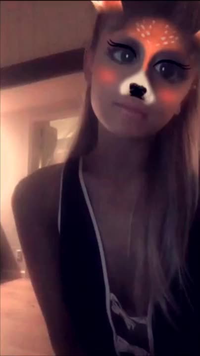 Ariana Grande clip