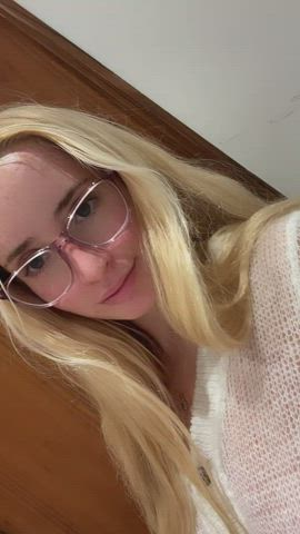 Revealing a pair of a blondie boobs