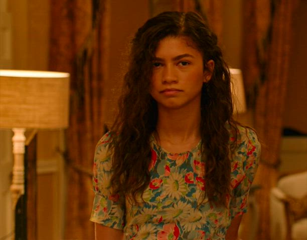 celebrity female zendaya clip