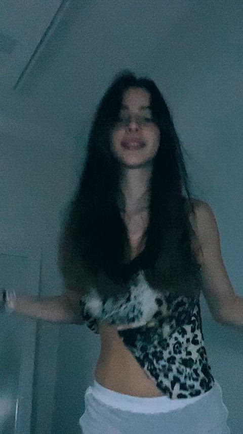 amateur brunette dancing teen clip