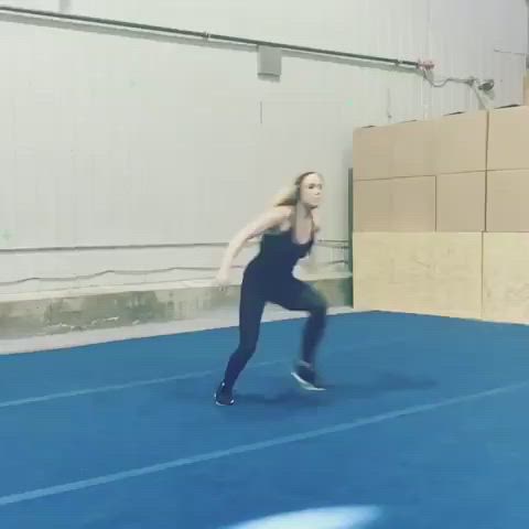 caity lotz celebrity fitness clip