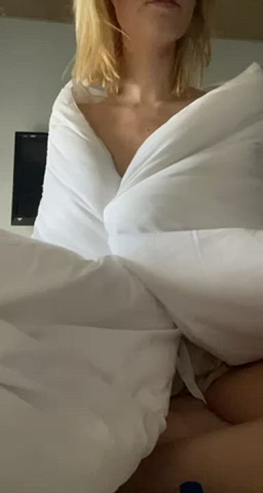 Blonde Petite Skinny clip