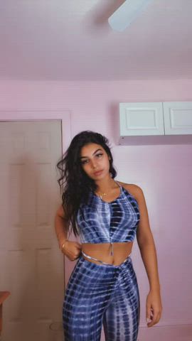 Booty Jiggling Latina clip