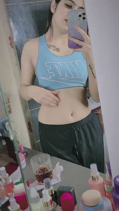 Waist And Cleavage š