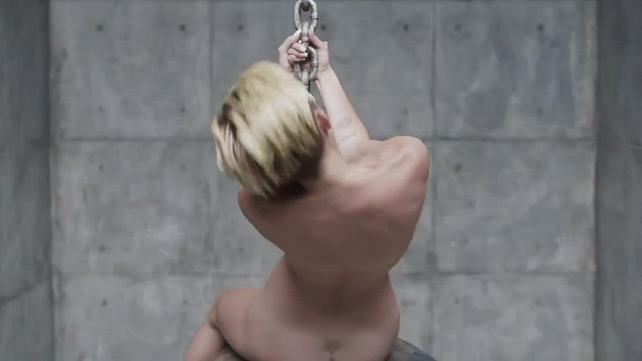 Celebrity Cute Miley Cyrus clip