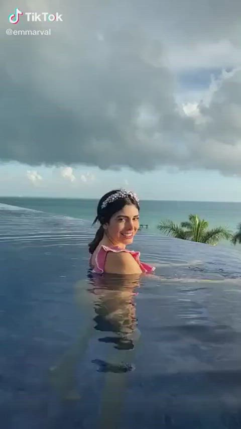 amateur ass barely legal boobs girls pretty sensual smile teen tiktok clip