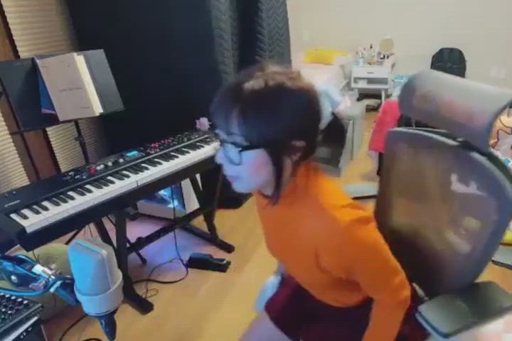 asian feet petite thighs clip