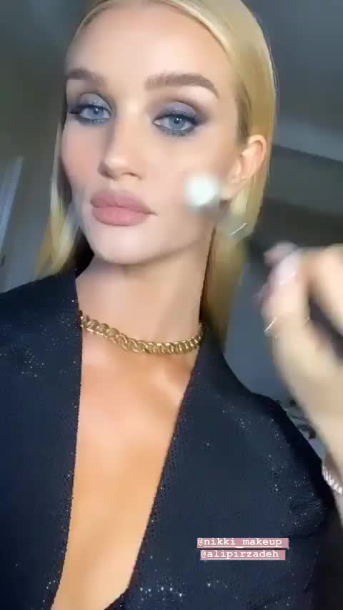 Celebrity Rosie Huntington-Whiteley clip