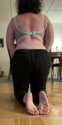How tasty do i look from back there? [f]