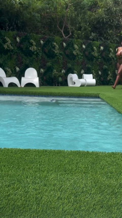 big tits bikini boobs busty ebony huge tits pool thick tits wet just-boobs clip