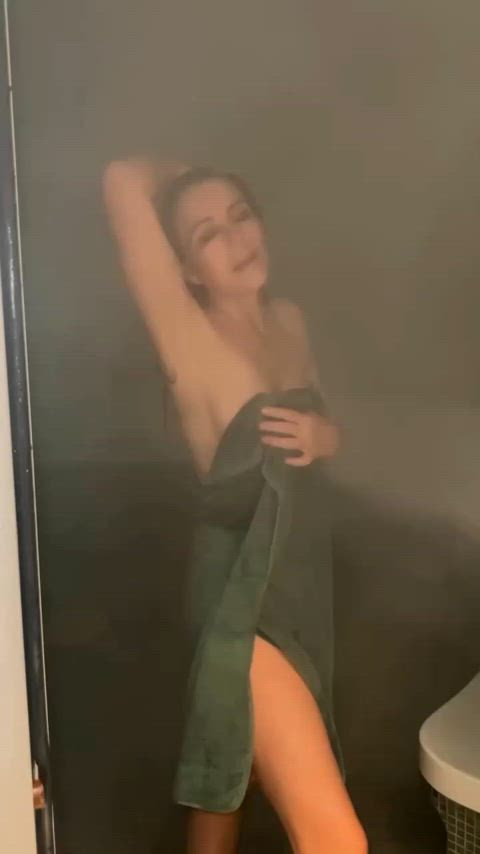 british celebrity elizabeth hurley clip