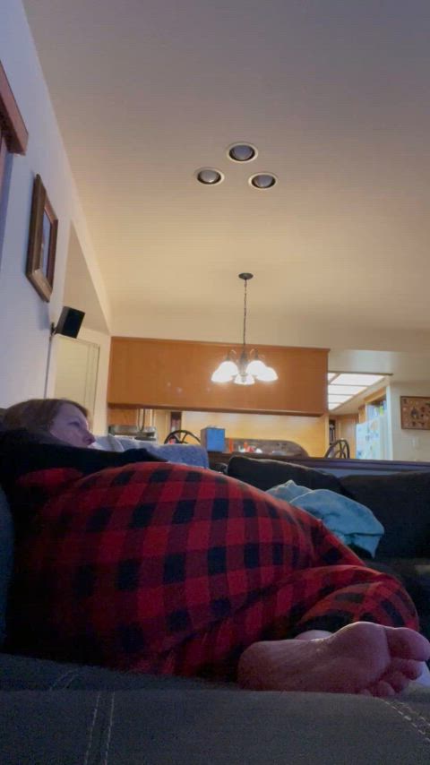 Looking for a 25+ Male to Be My Fart 💨Cushion. You game?? 😈 😉