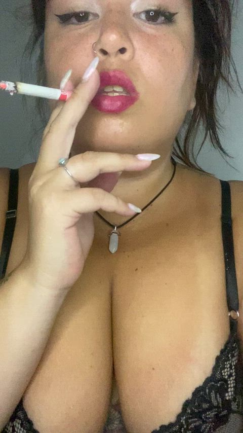 amateur onlyfans smoking amateur-girls chubby-girls smoking-fetish clip