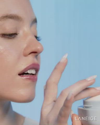 Big Tits Glasses Sydney Sweeney clip