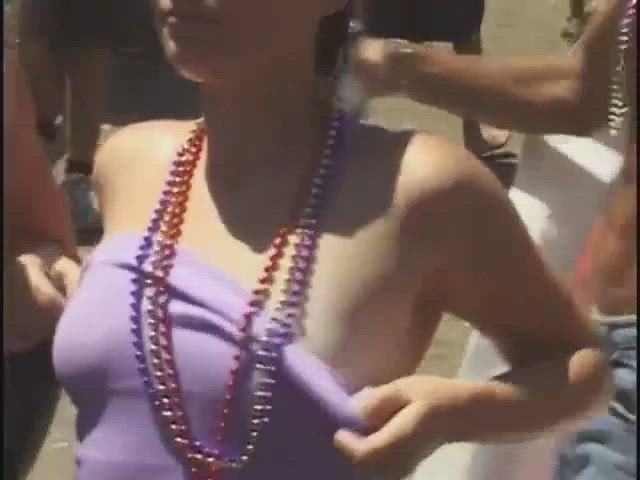 boobs flashing girlfriends clip