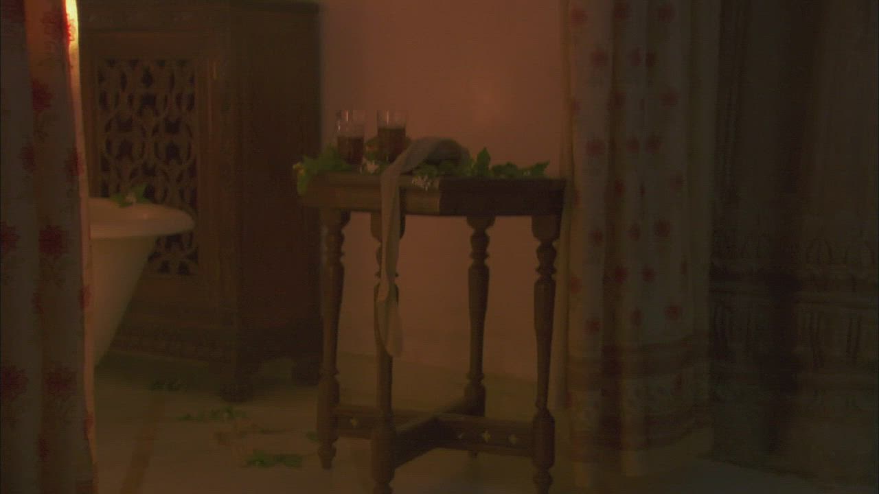 Bathroom Boobs Portuguese clip