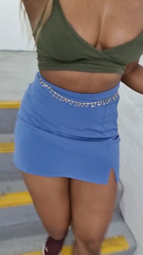 Stairs are a braless girl's best friend š