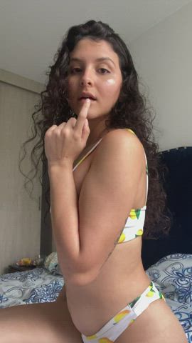 bikini body lips clip