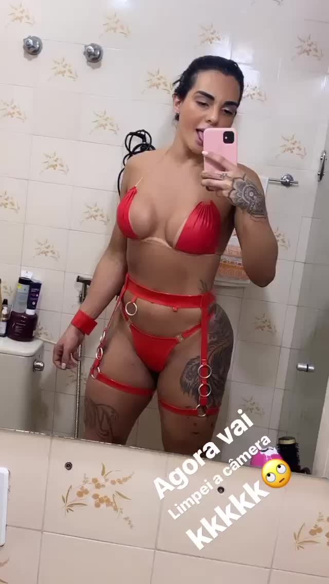 Babe Brunette Trans clip