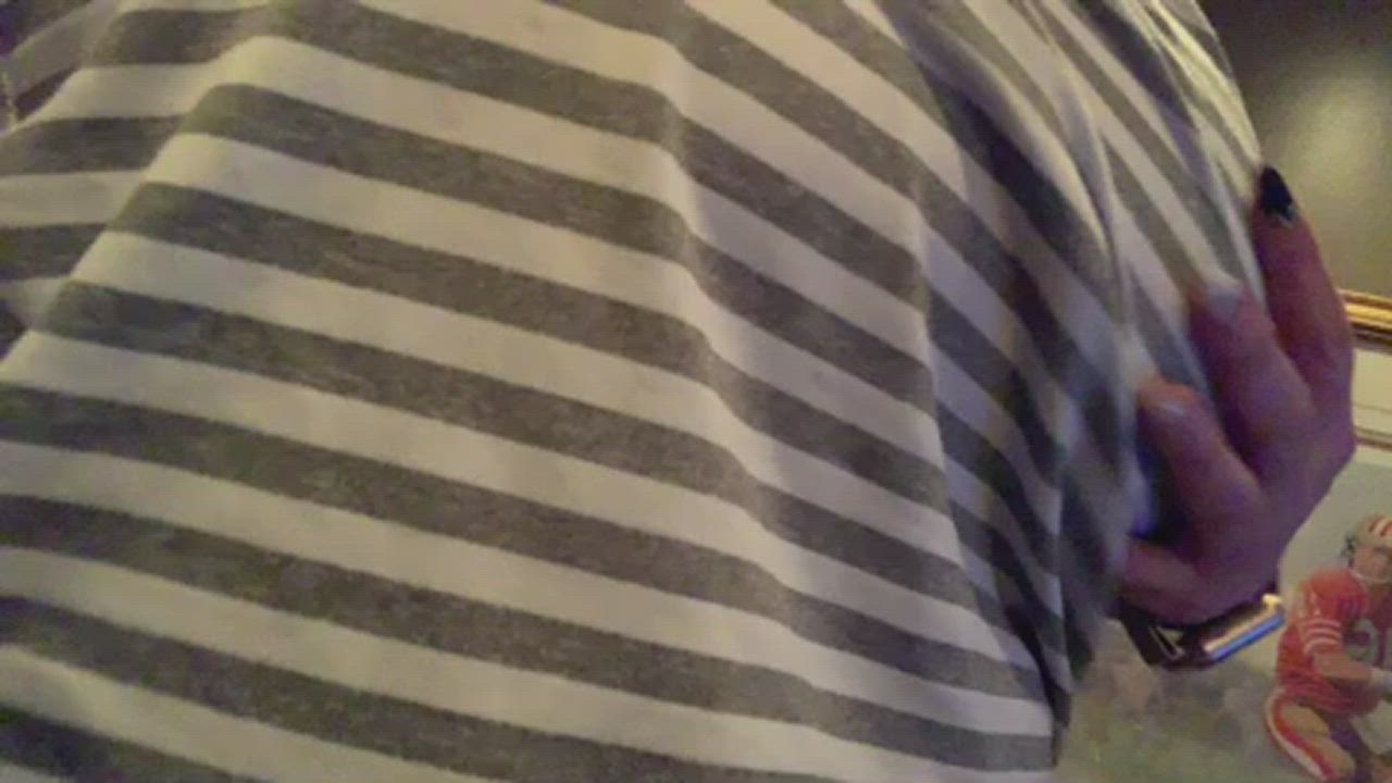 Sexy tit reveal