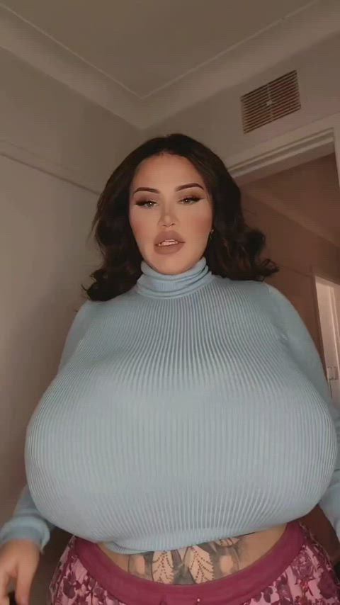busty cleavage huge tits clip