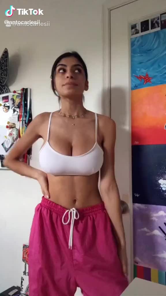 Busty Cleavage clip
