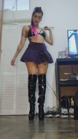 black heels ๐