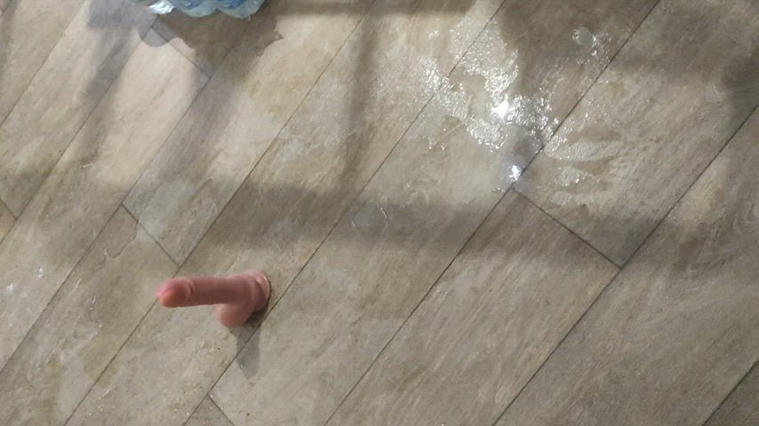 My milky squirt is all over the floor.. again ๐