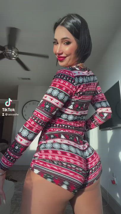 Latina TikTok Twerking clip