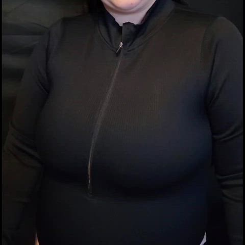 amateur big tits bouncing tits milf natural tits reveal clip