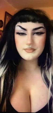 [Kik] Smoking and jerking to my IRLG goth bimbo, username is gothlov3r