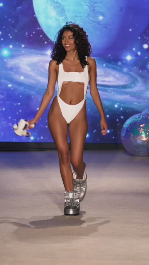 jiggling model natural swimsuit walking clip