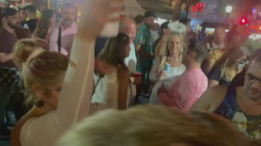 amateur public tits clip