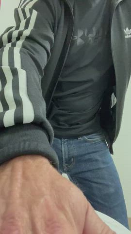 Peeing 🤷🏻♂️