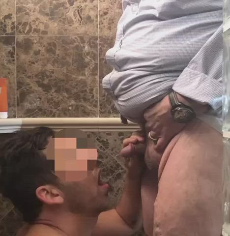 grandpa pissing watersports clip