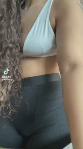 Amazing thighs on 5โ11