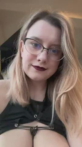 big tits blonde huge tits natural tits nipples onlyfans tits white girl xvideos clip