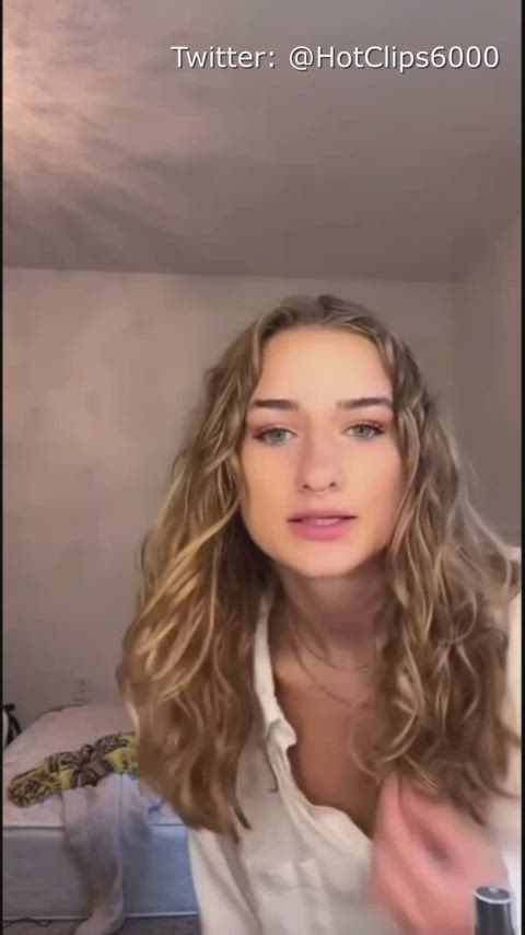 accidental big tits boobs busty nsfw natural tits nipslip perky tits underboob clip