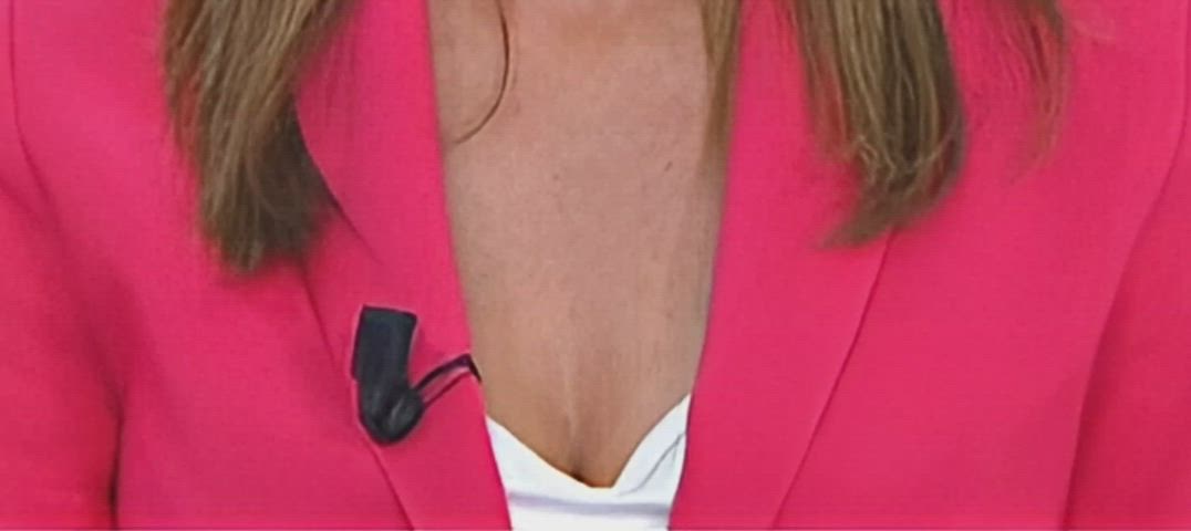 boobs busty cleavage public solo tease tits r/titsworship clip