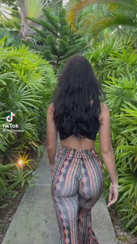 bubble butt clothed jiggling tiktok clip
