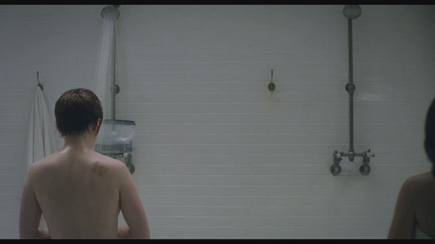 celebrity maisie williams shower celebs clip
